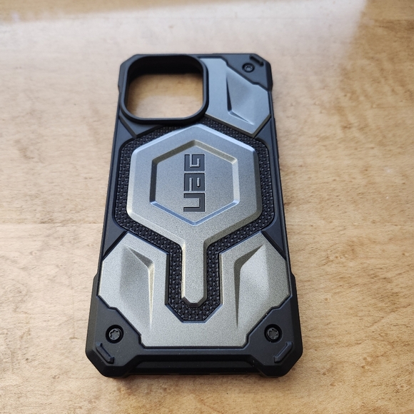 UAG Monarch Pro MagSafe Case for iPhone 14 Pro Max (6.7") - BUILT WITH Kevlar - Picture 3 of 7